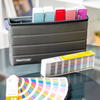 Pantone&reg; Portable Guide Studio